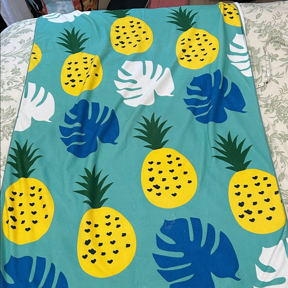 Tropical Pineapple and Leaf Print Beach Towel